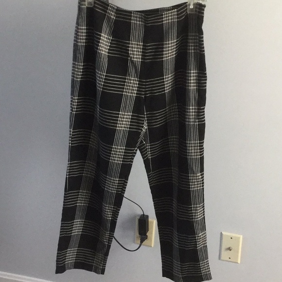 Forever 21 pants windowpane high waisted ankle trousers.Size M - Picture 2 of 5